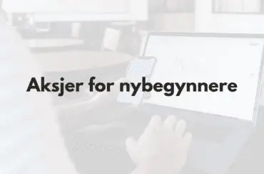 Aksjer for nybegynnere - fremhevet bilde av mann som investerer på datamaskin