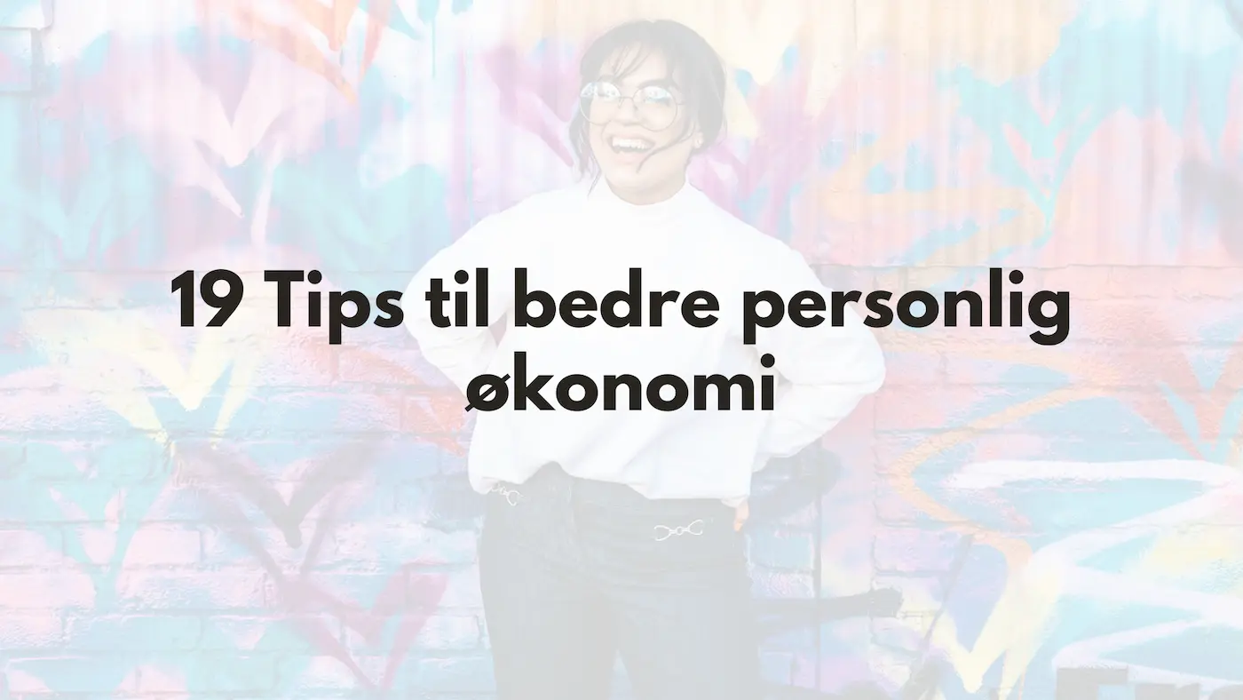 Tekst: 19 Tips til bedre personlig økonomi. fargerikt bilde av glad jente i bakgrunnen
